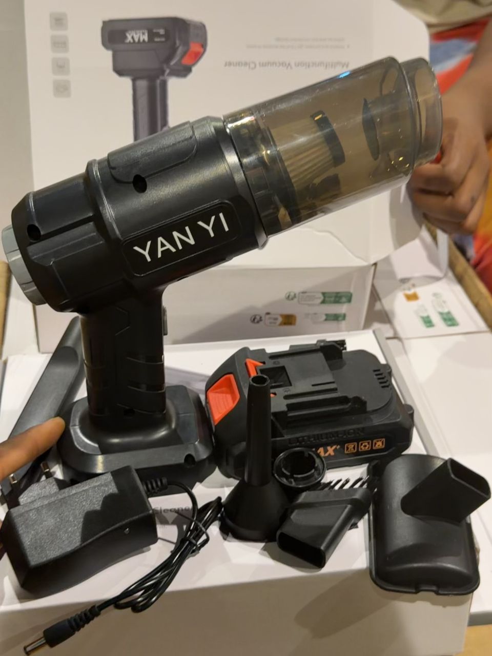 Aspirateur Sans Fil Ultra Puissant YAN YI – Nettoyez Tout en 2 Minutes